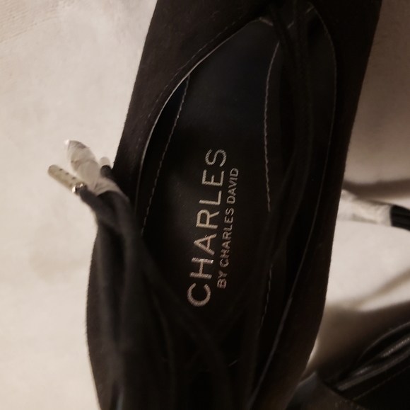 Charles David "Pierogi " Black microsuede  Heels - Picture 10 of 13